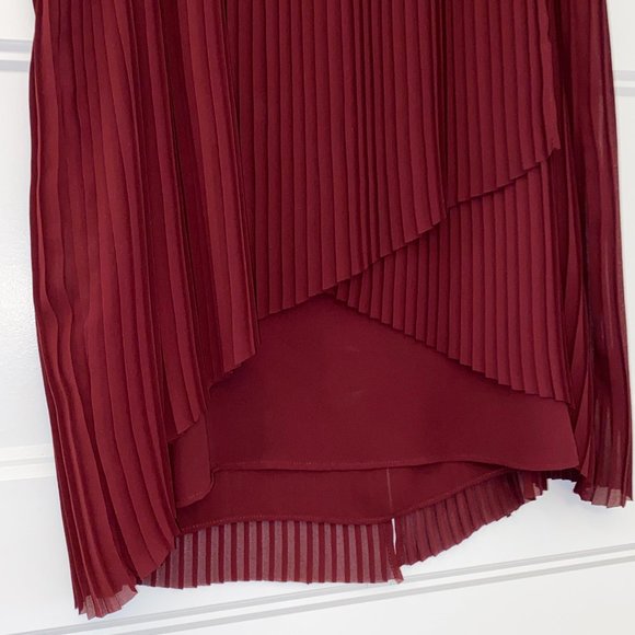 Sleeveless Top Shirt Burgundy Flowy Pleated size Medium by Kenneth Cole Reaction - Picture 5 of 10